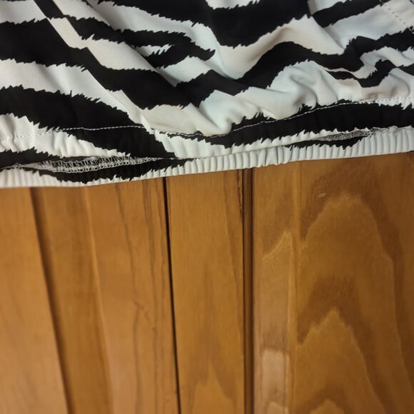 Worthington Medium Crossover Zebra Blouse - Picture 4 of 9